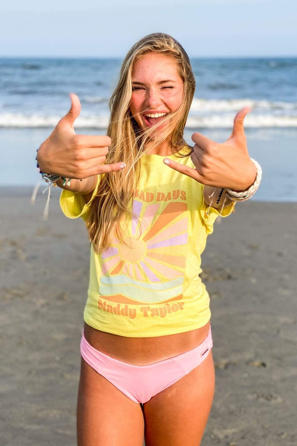 Maddy Taylor 'No Bad Days' Yellow T-Shirt – themusiczoo2v.com